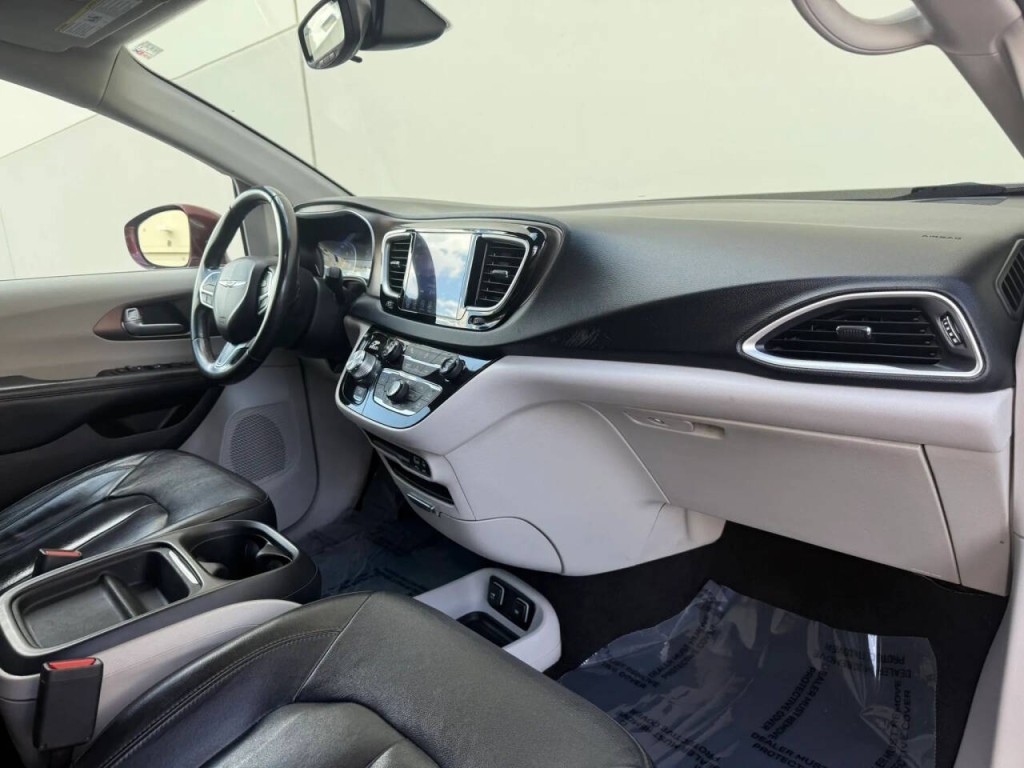 2017 Chrysler Pacifica Image 20