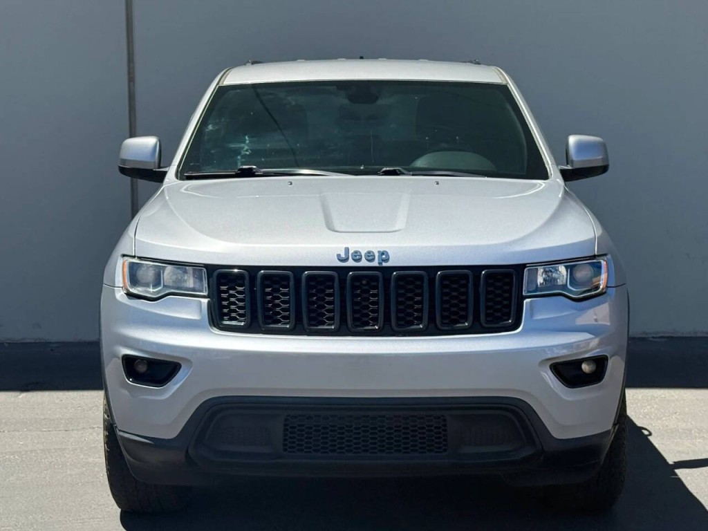 2017 Jeep Grand Cherokee Image 2