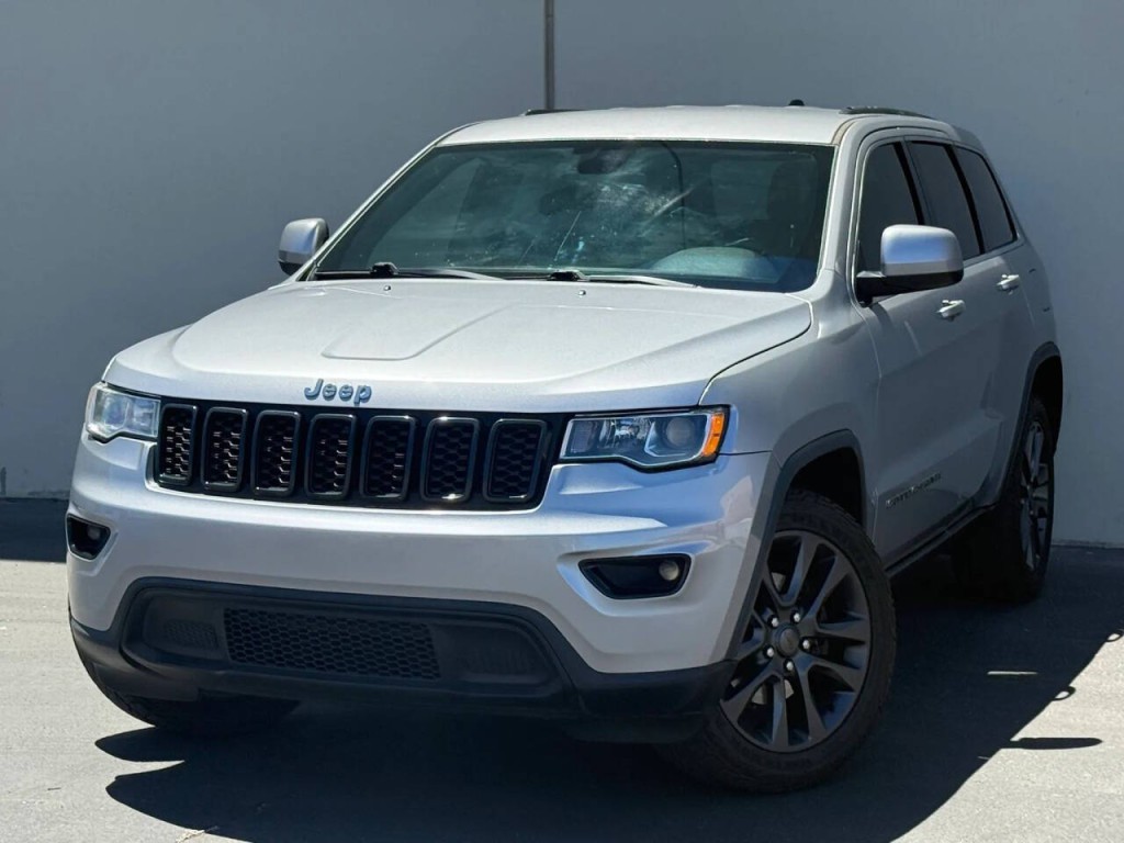 2017 Jeep Grand Cherokee Image 3