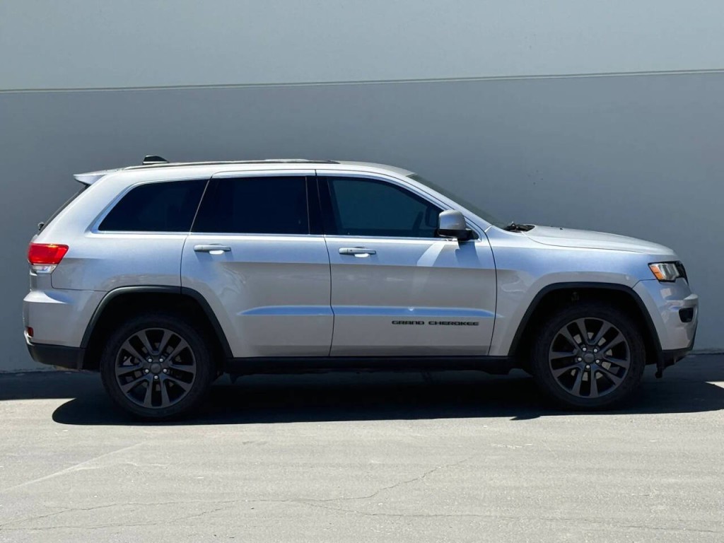 2017 Jeep Grand Cherokee Image 4