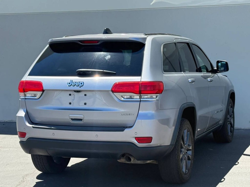 2017 Jeep Grand Cherokee Image 8