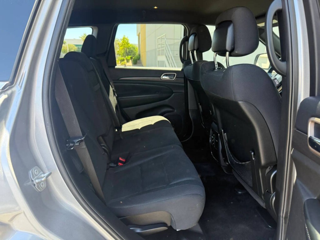 2017 Jeep Grand Cherokee Image 16