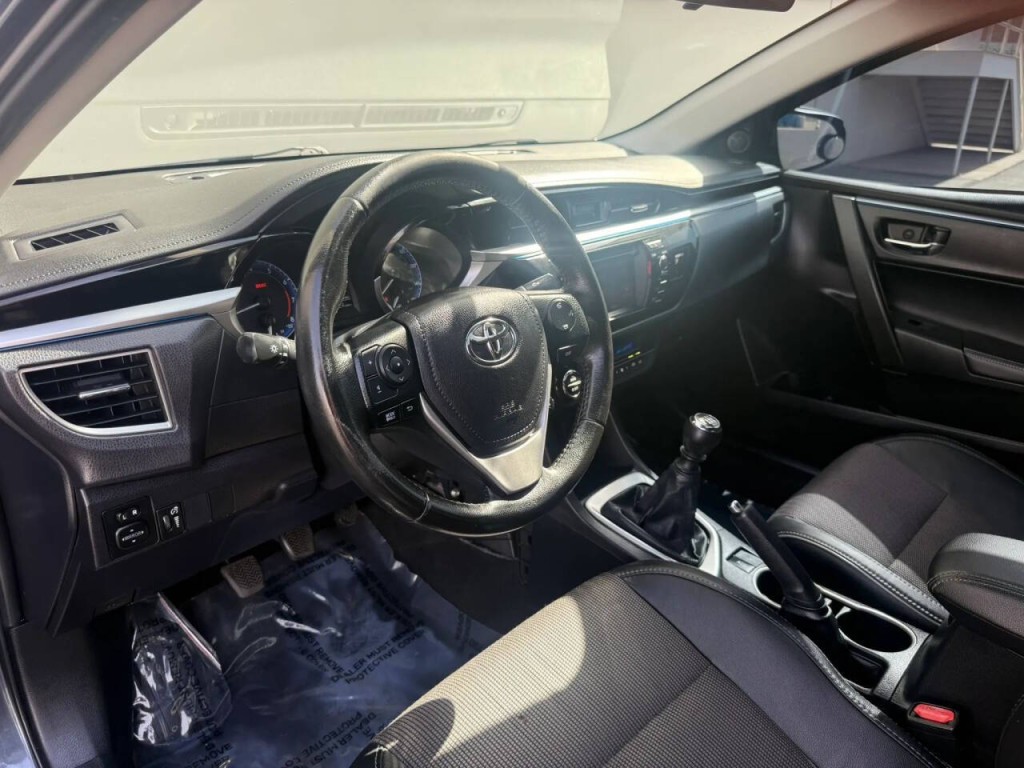 2016 Toyota Corolla Image 11
