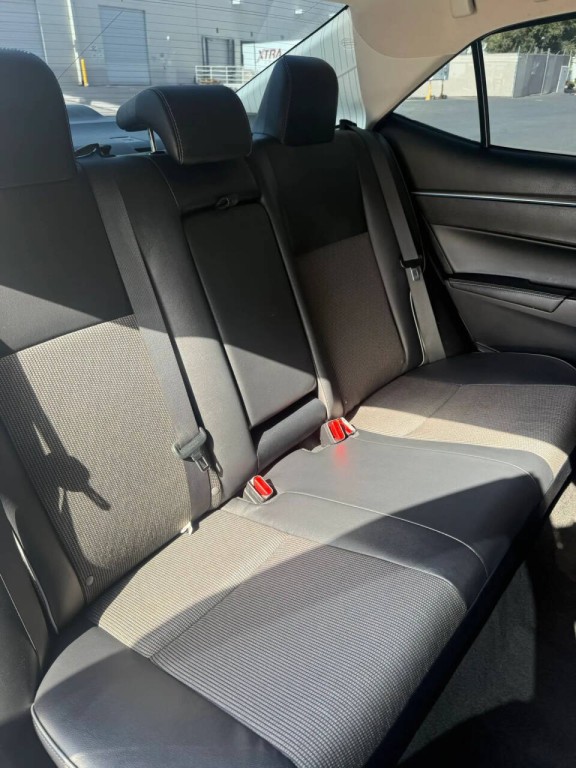 2016 Toyota Corolla Image 17