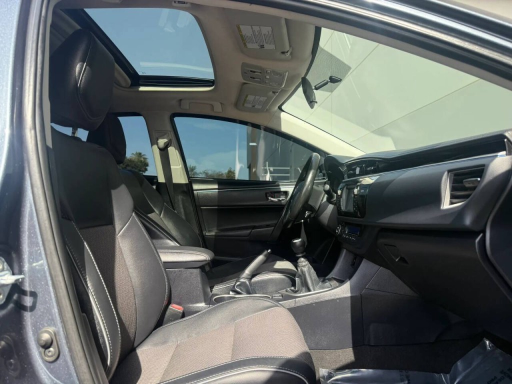 2016 Toyota Corolla Image 18