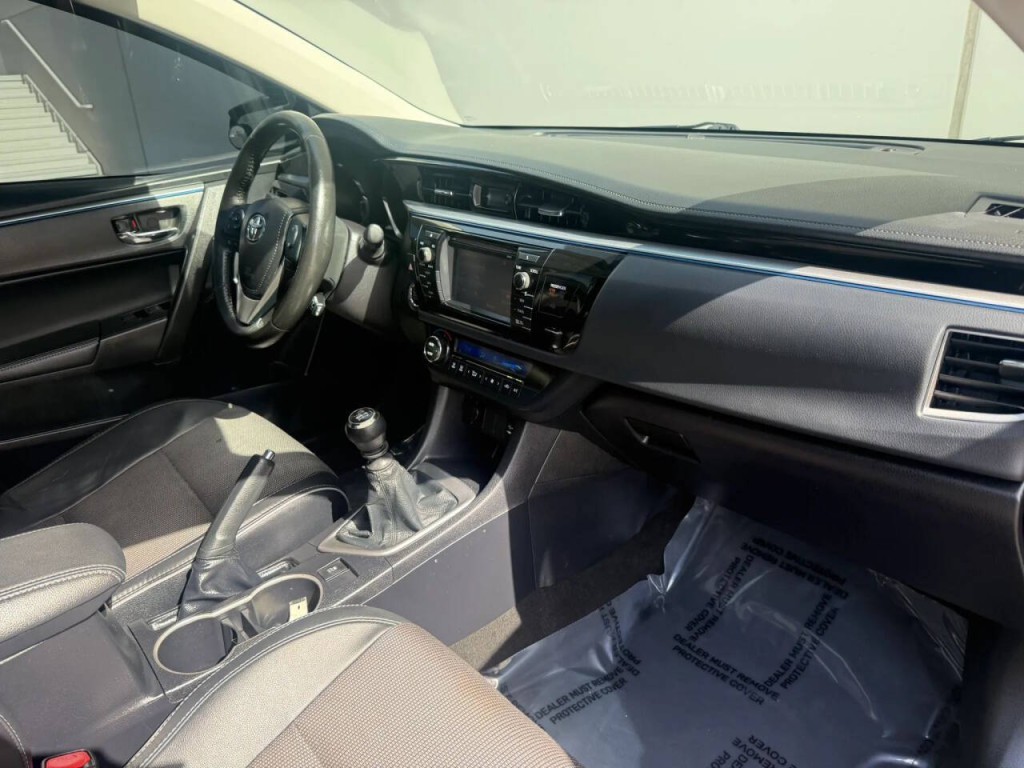 2016 Toyota Corolla Image 19