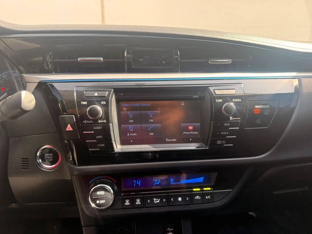 2016 Toyota Corolla Image 21