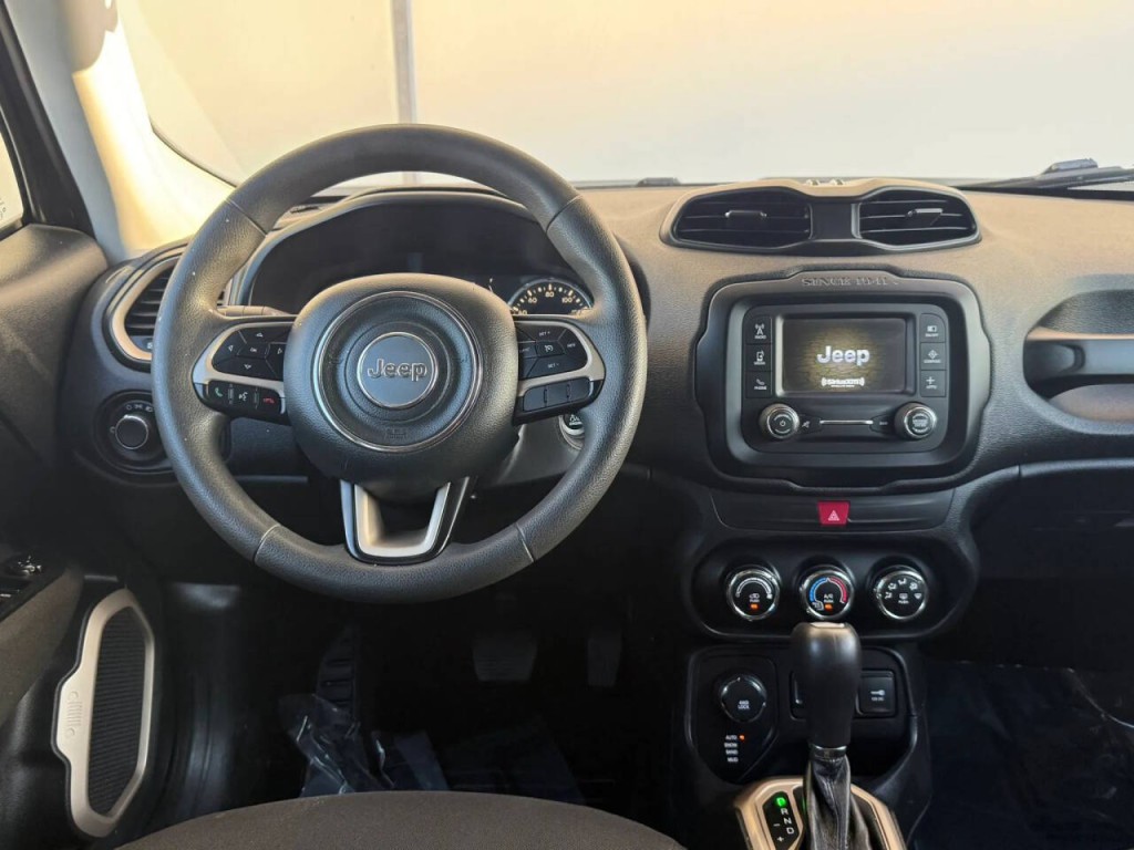 2016 Jeep Renegade Image 11