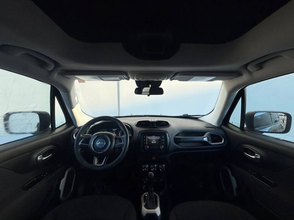 2016 Jeep Renegade Image 12