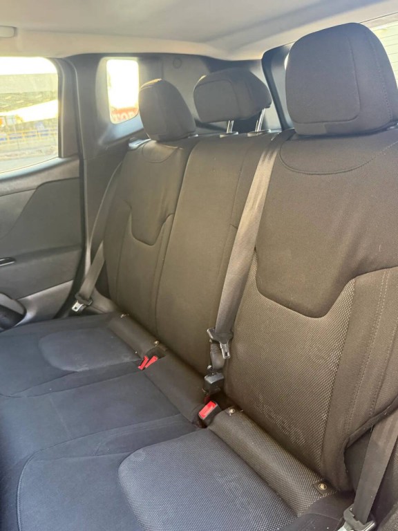 2016 Jeep Renegade Image 14