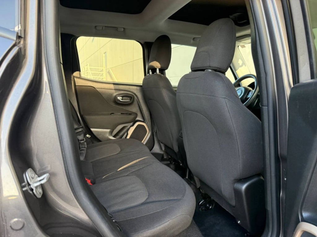 2016 Jeep Renegade Image 15