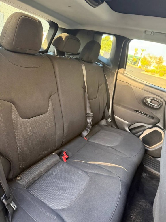 2016 Jeep Renegade Image 16