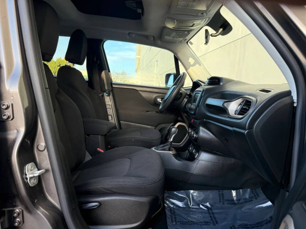 2016 Jeep Renegade Image 17