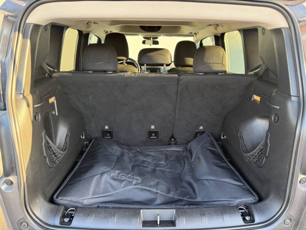 2016 Jeep Renegade Image 20