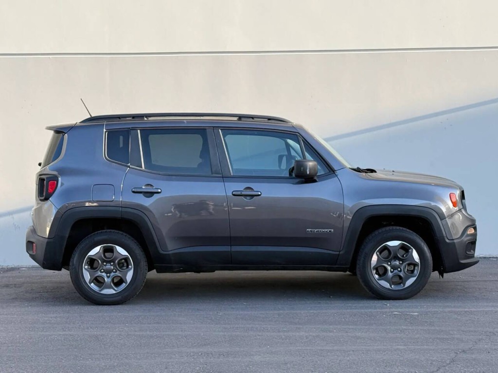 2016 Jeep Renegade Image 4
