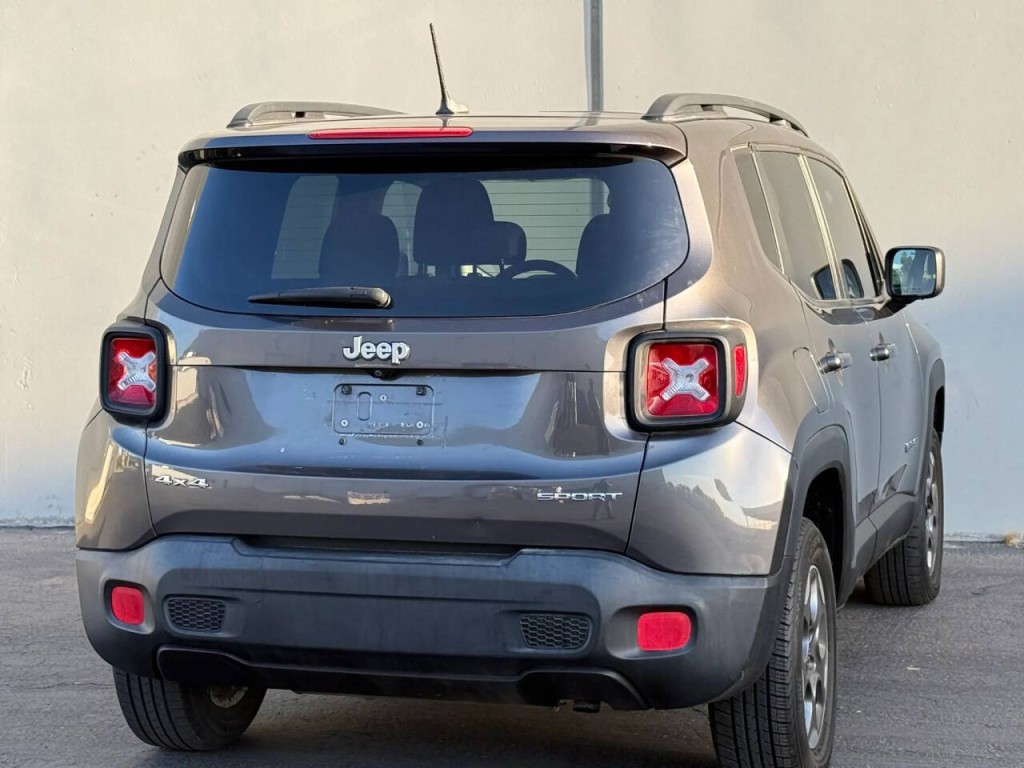 2016 Jeep Renegade Image 8