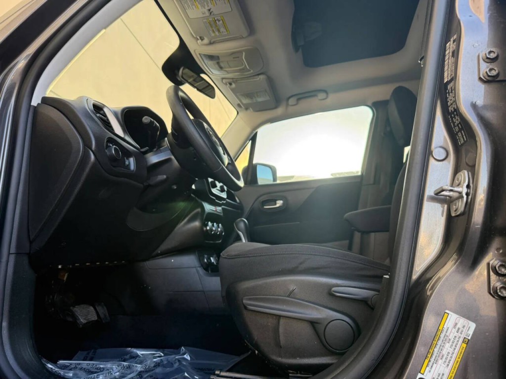 2016 Jeep Renegade Image 9