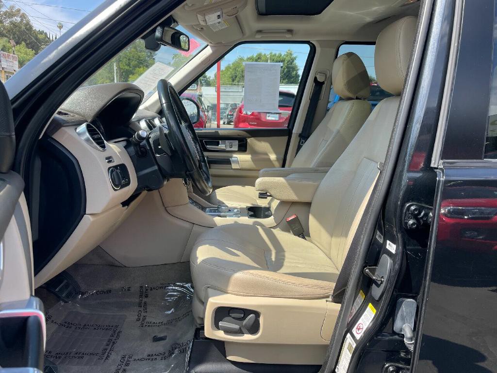 2016 Land Rover LR4 Image 9