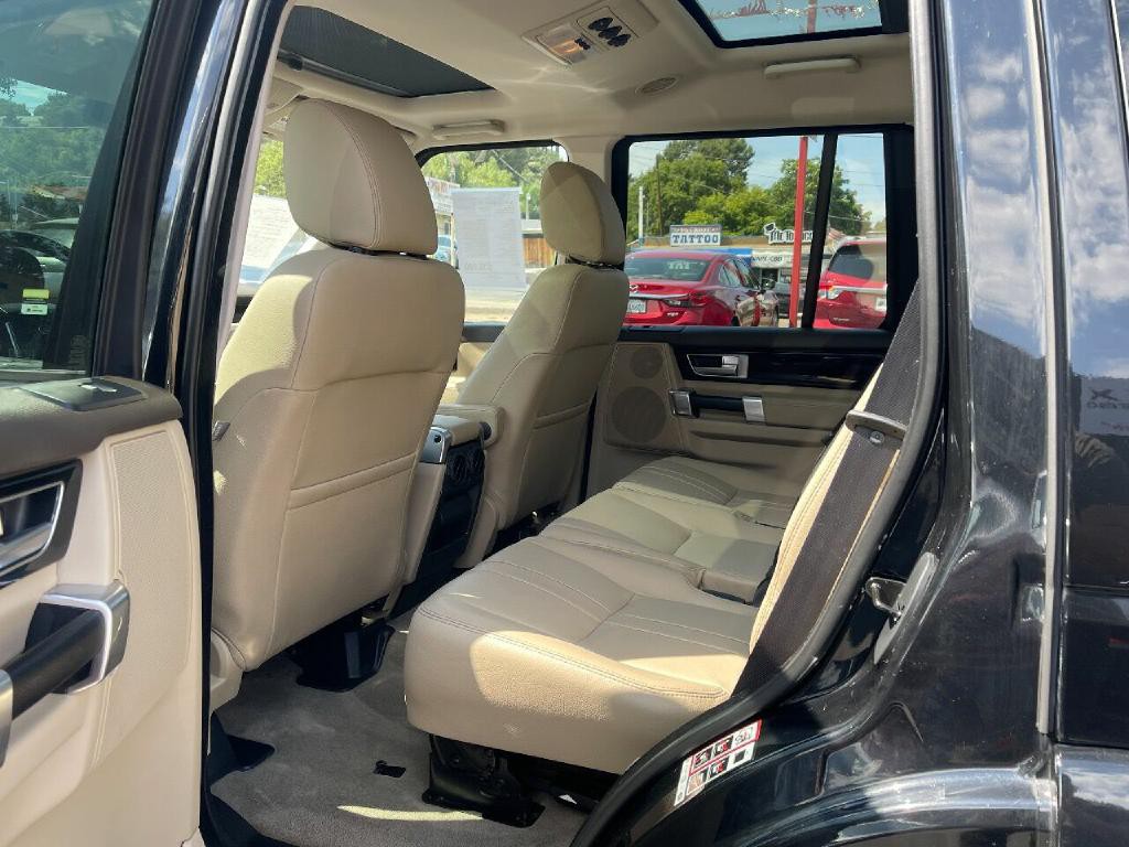 2016 Land Rover LR4 Image 10