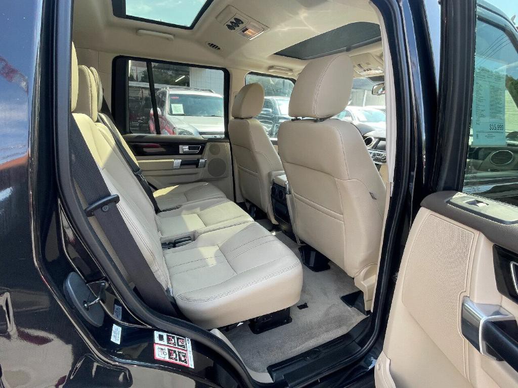 2016 Land Rover LR4 Image 11
