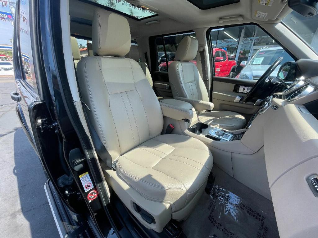 2016 Land Rover LR4 Image 13