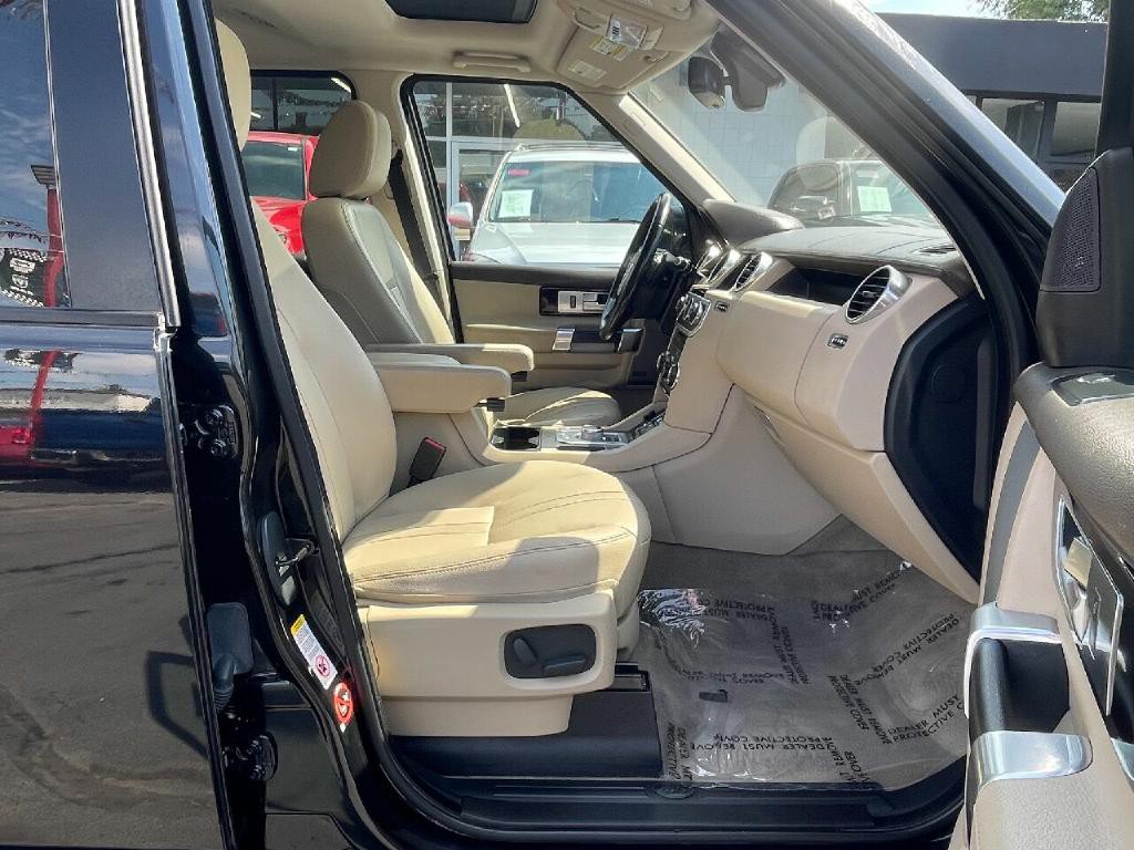 2016 Land Rover LR4 Image 14