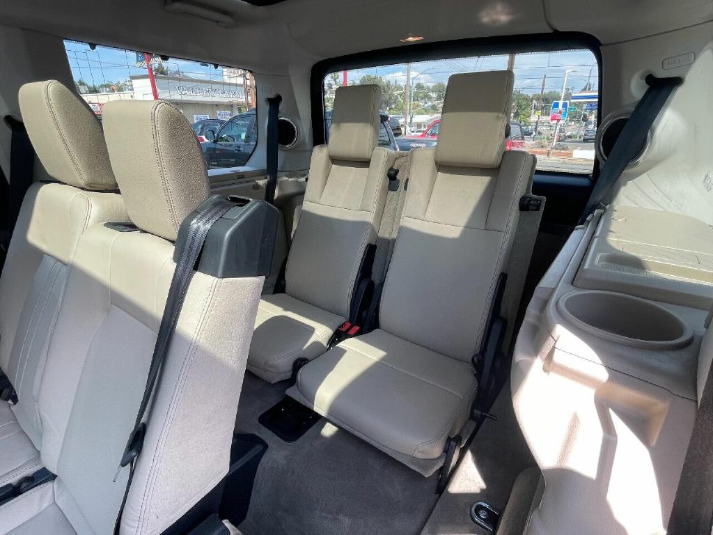 2016 Land Rover LR4 Image 16
