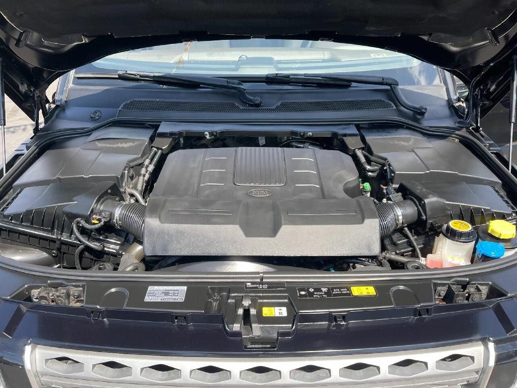 2016 Land Rover LR4 Image 17