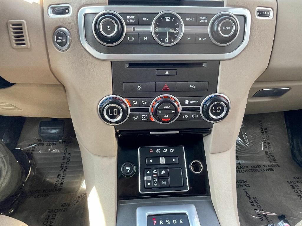 2016 Land Rover LR4 Image 28
