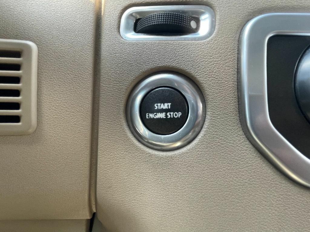 2016 Land Rover LR4 Image 31
