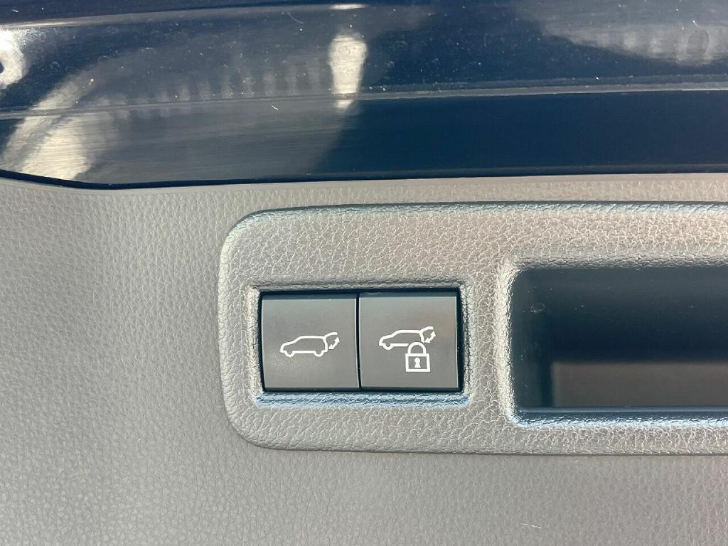 2021 Toyota Venza Image 16