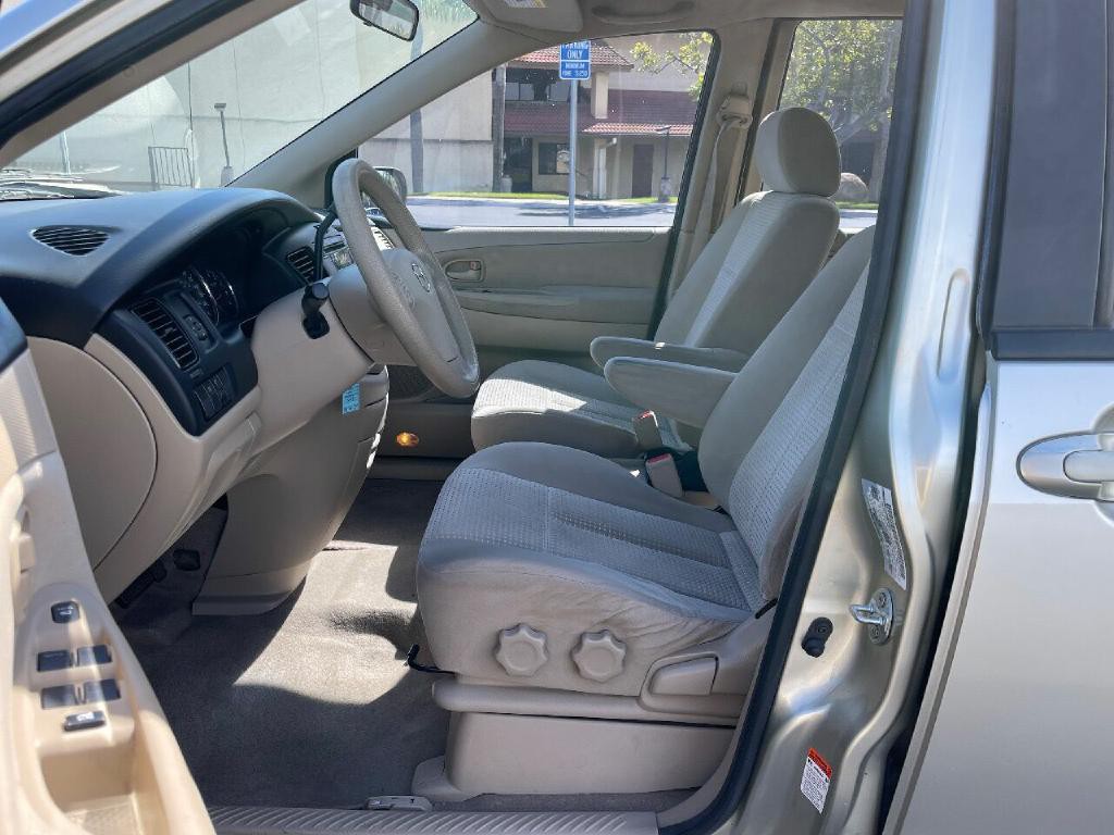 2005 Mazda MPV Image 13