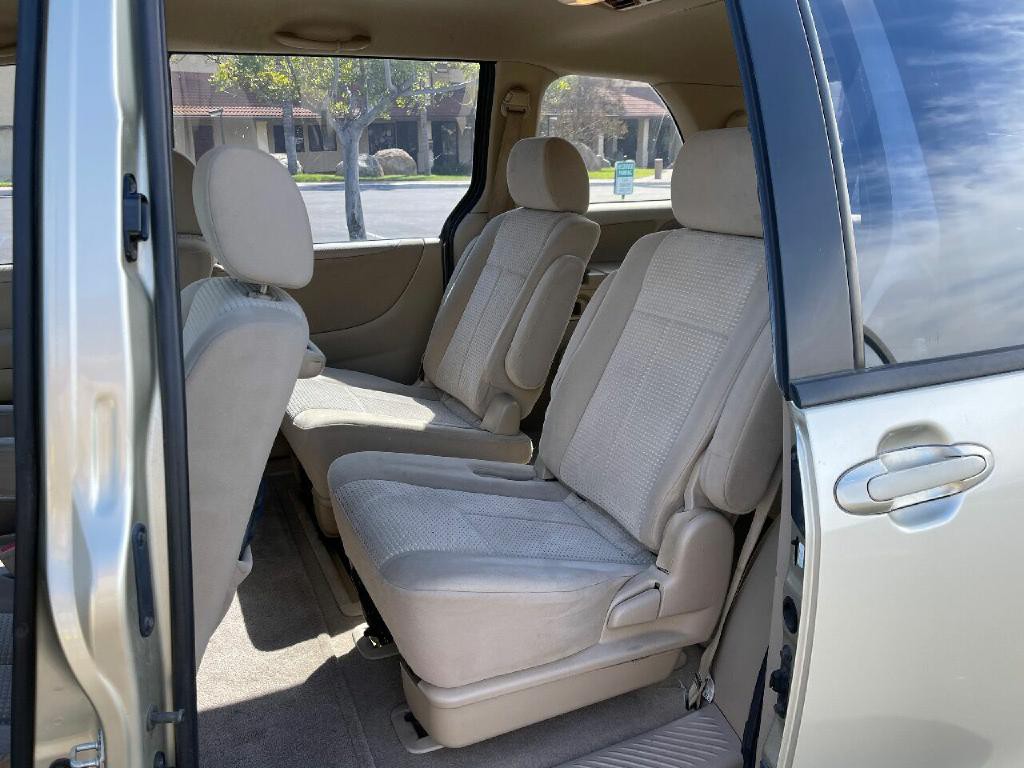 2005 Mazda MPV Image 14