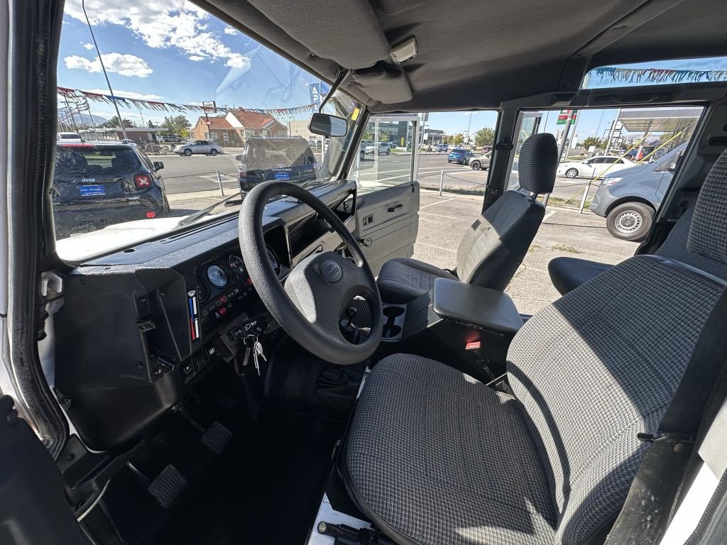 1996 Land Rover Defender Image 9