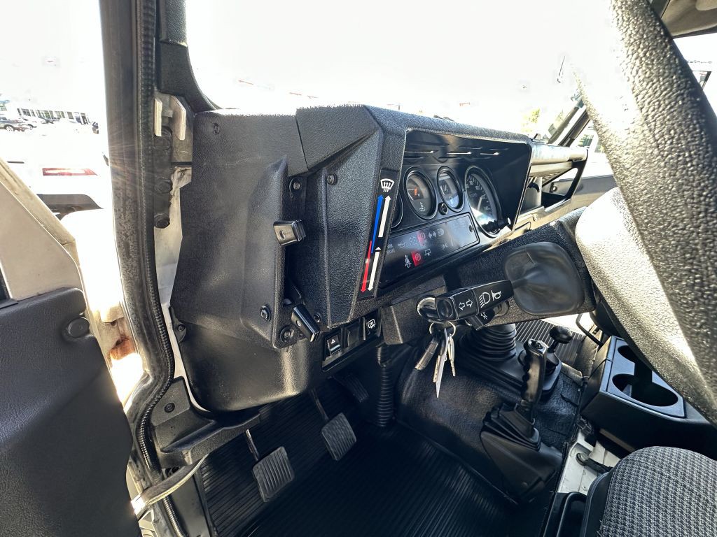 1996 Land Rover Defender Image 11