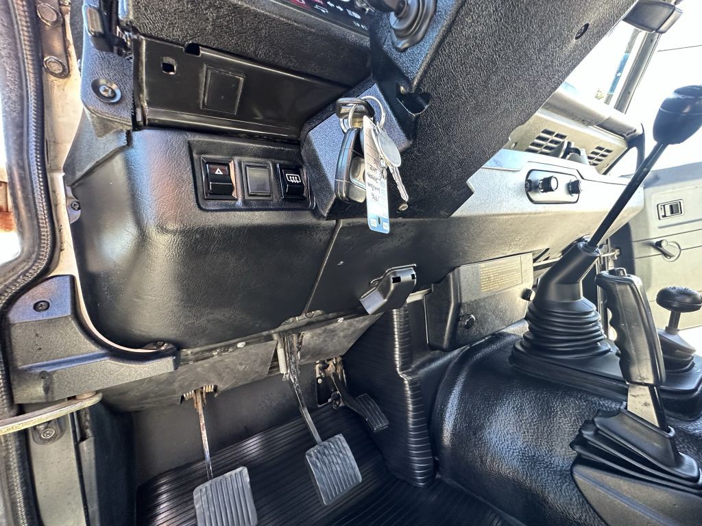 1996 Land Rover Defender Image 12