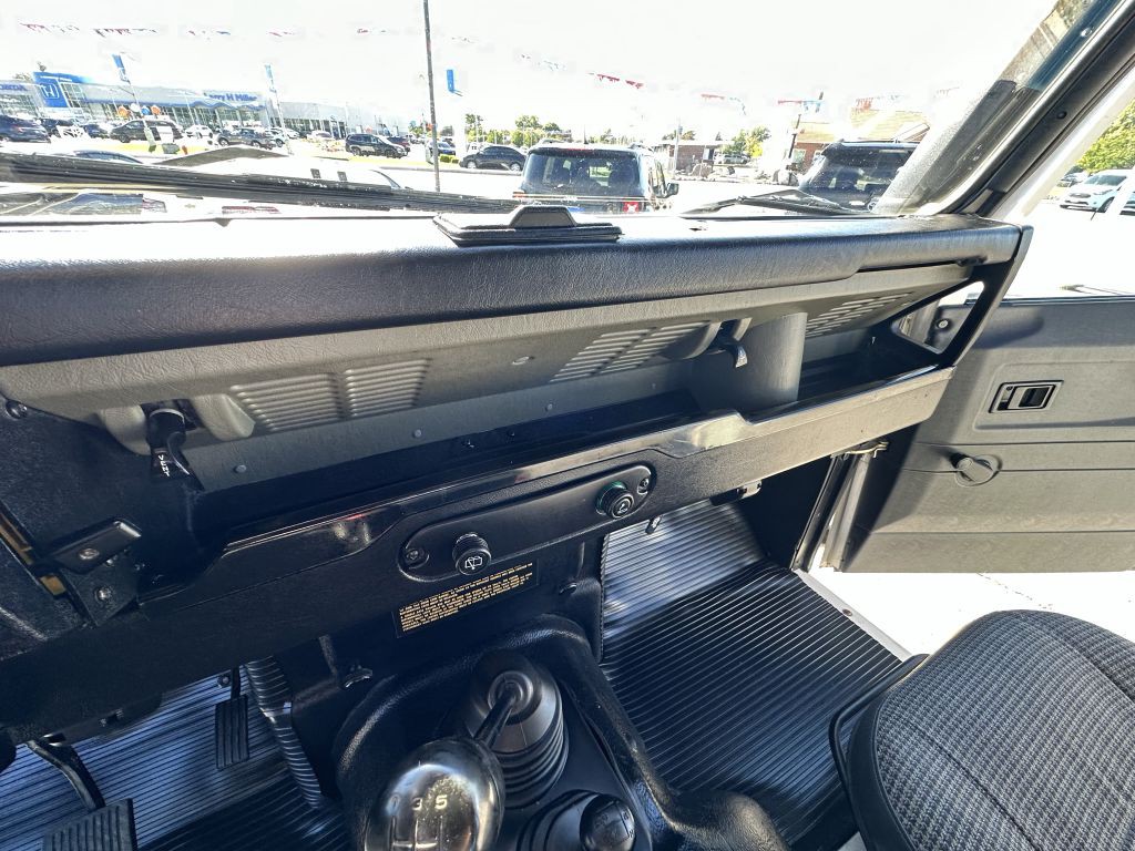 1996 Land Rover Defender Image 13