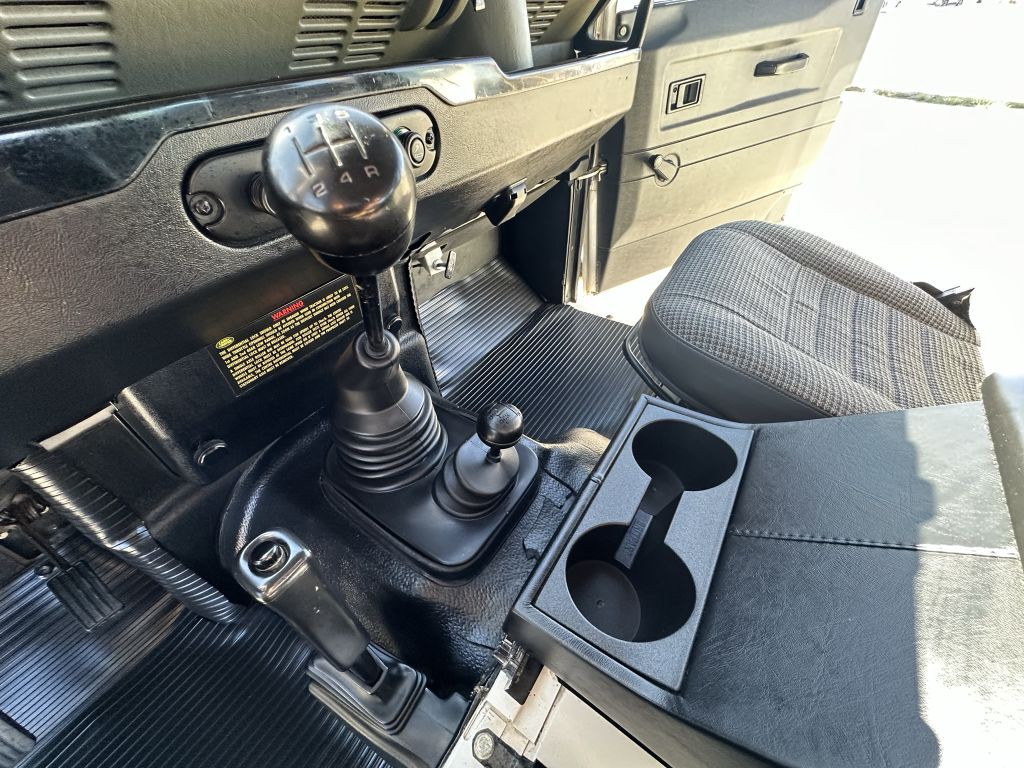 1996 Land Rover Defender Image 14