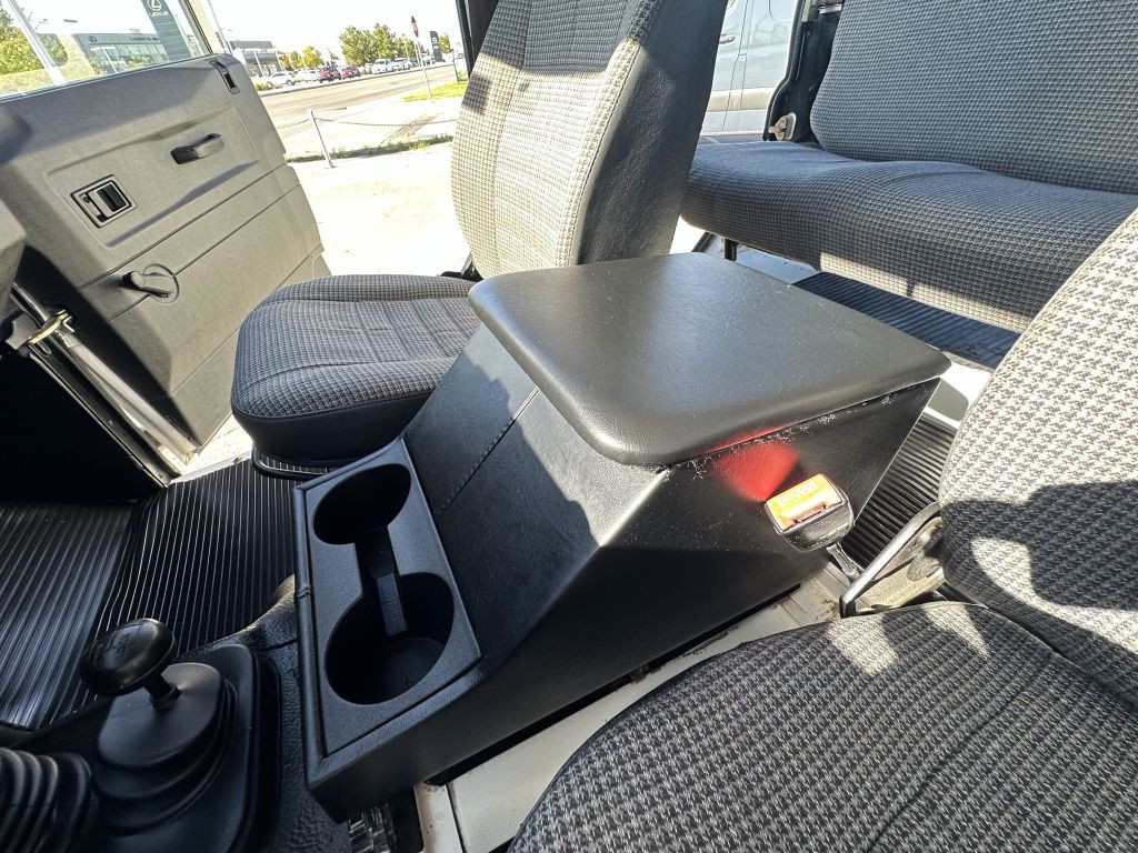 1996 Land Rover Defender Image 15