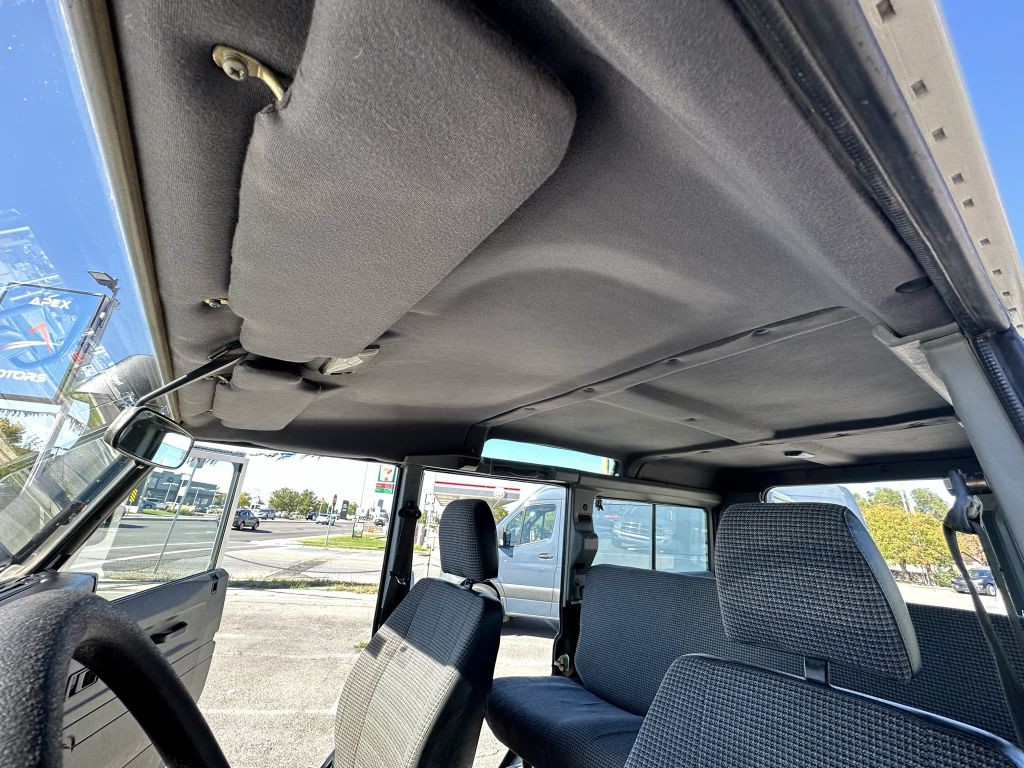 1996 Land Rover Defender Image 17