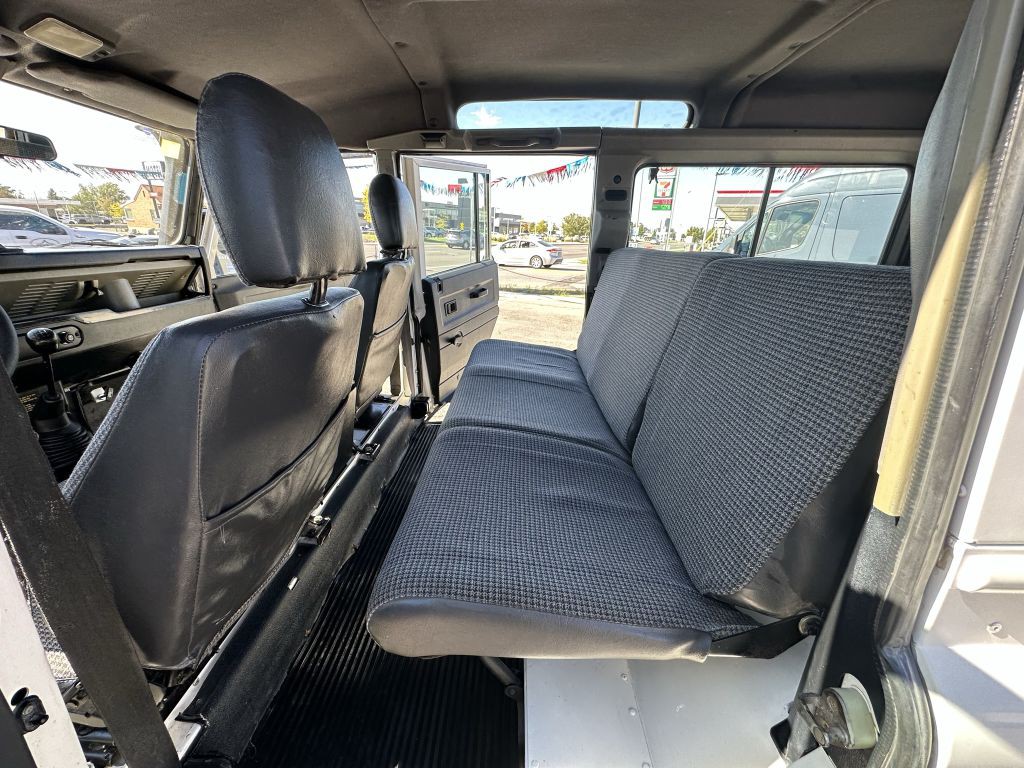 1996 Land Rover Defender Image 21