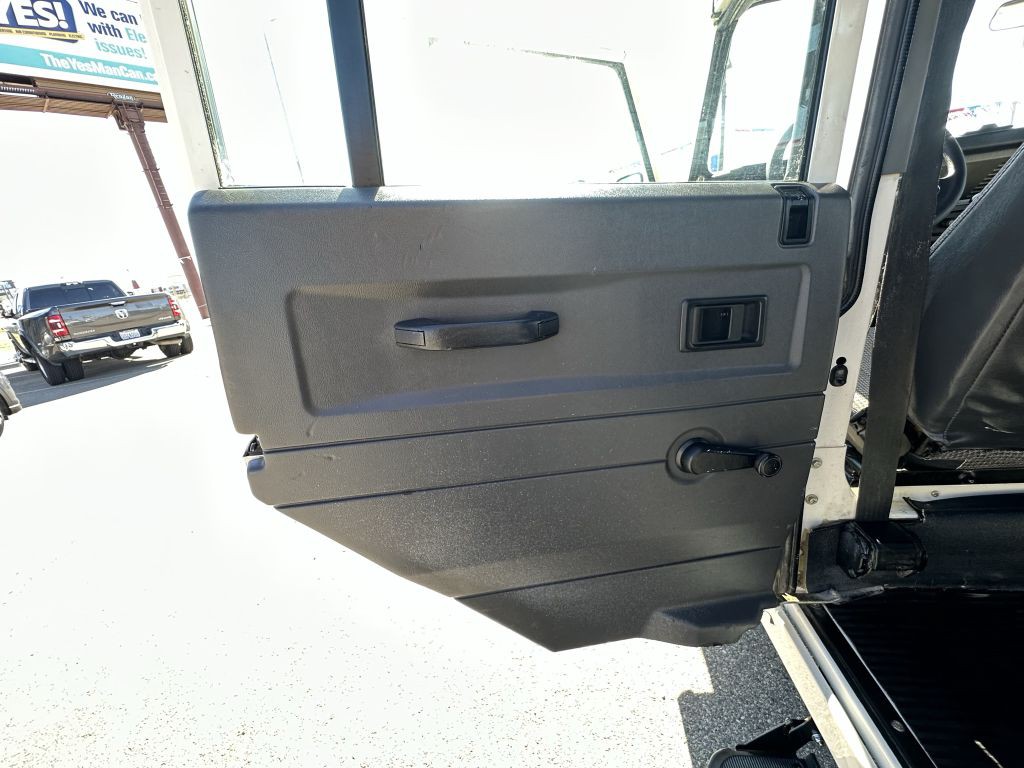 1996 Land Rover Defender Image 24