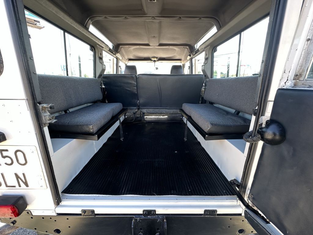 1996 Land Rover Defender Image 25