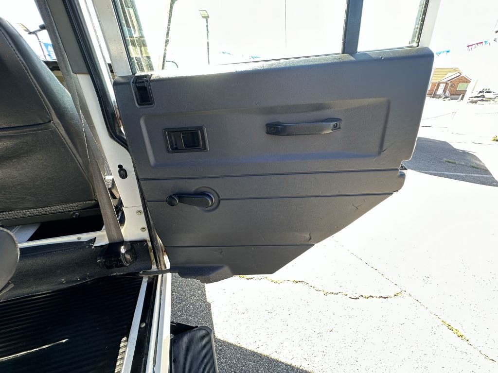 1996 Land Rover Defender Image 34