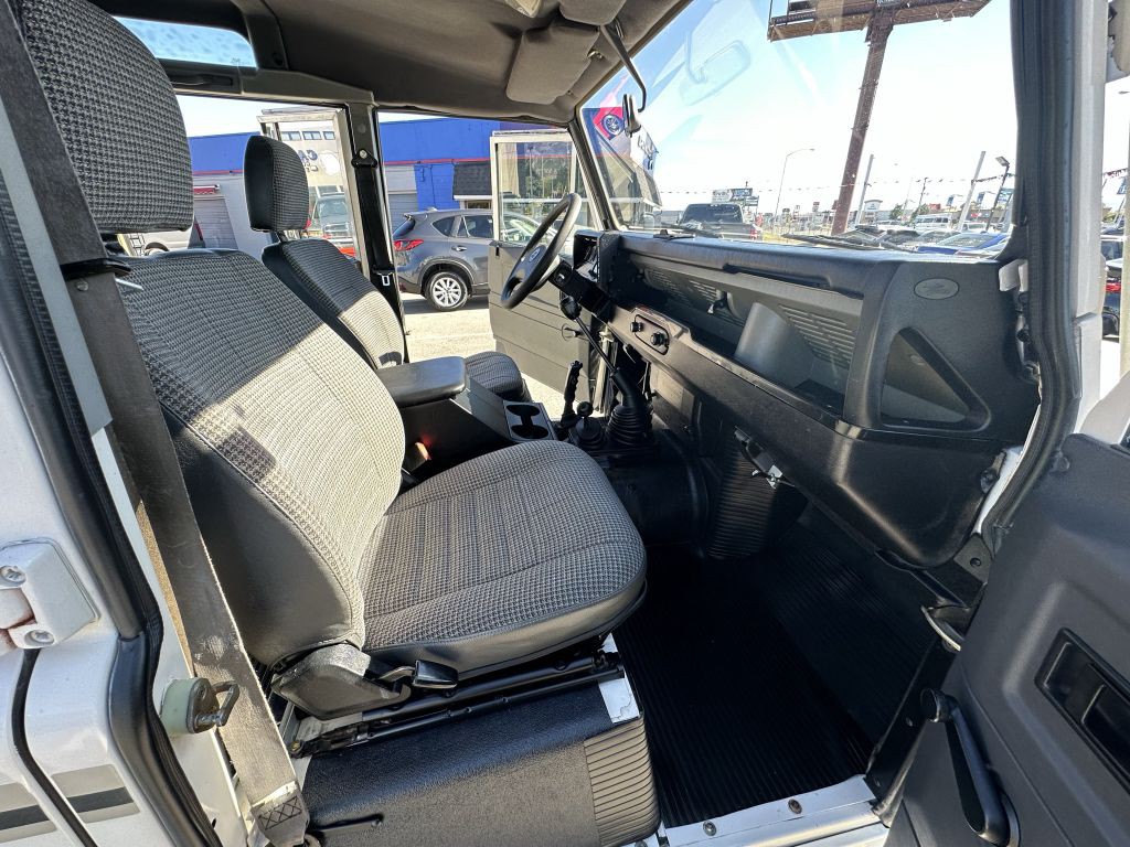 1996 Land Rover Defender Image 35