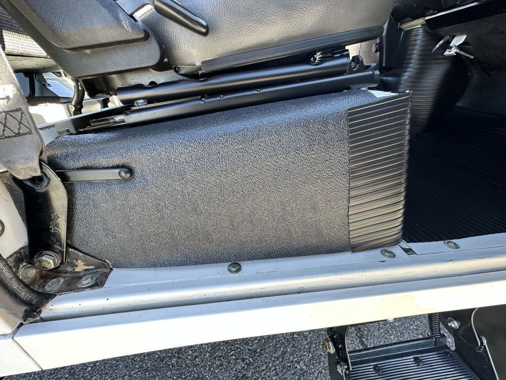 1996 Land Rover Defender Image 36