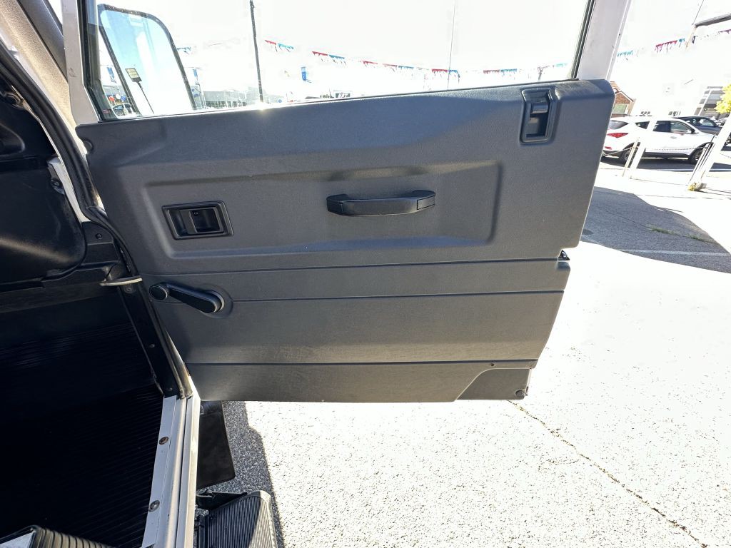 1996 Land Rover Defender Image 38