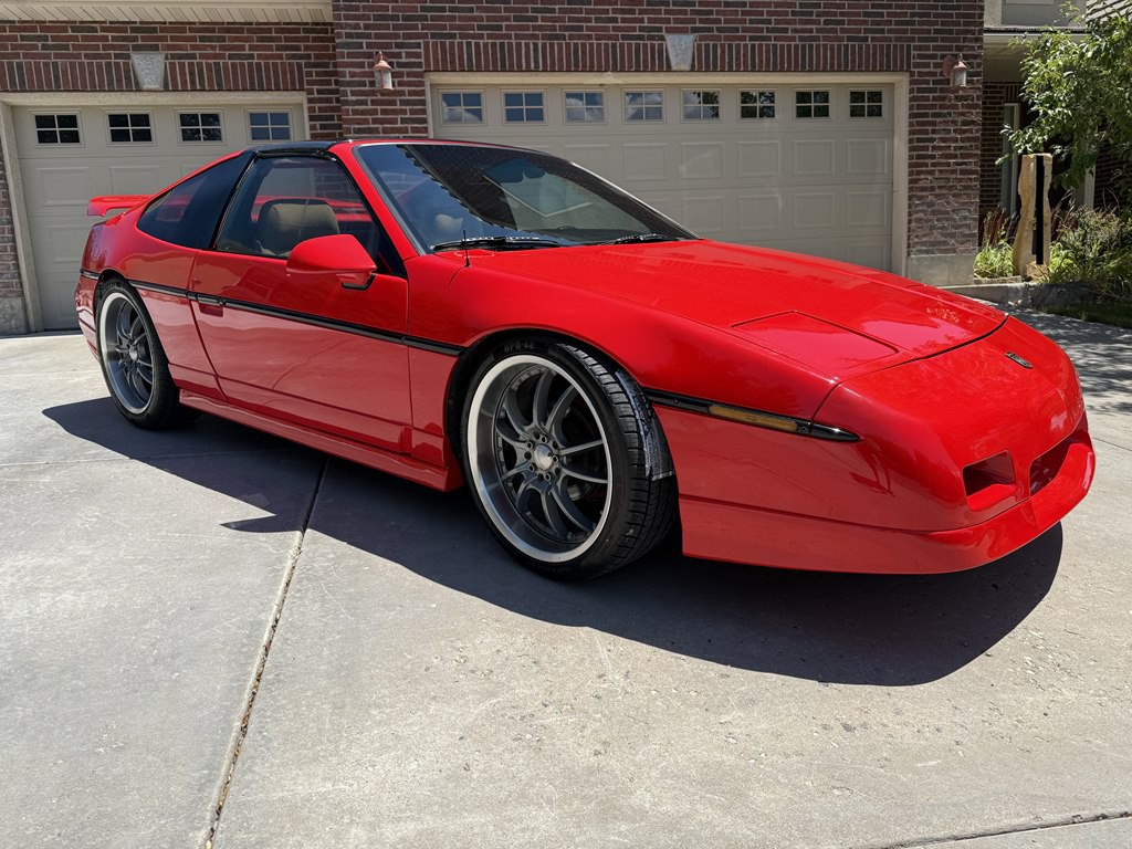 1988 Pontiac Fiero Image 6