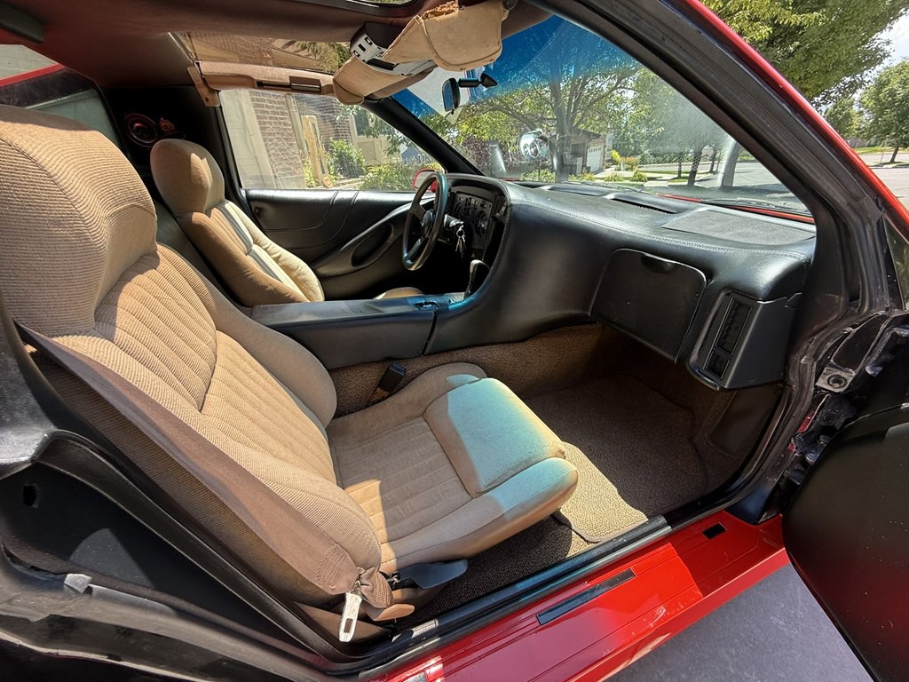 1988 Pontiac Fiero Image 12