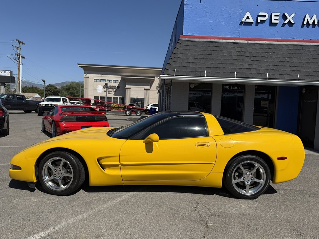 2001 Chevrolet Corvette Image 2